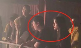 吃瓜女网红图片背景墙图,背景墙图揭秘生活百态